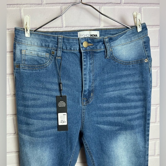 FASHION NOVA Women's Blue Jeans/size 11 - Picture 2 of 9